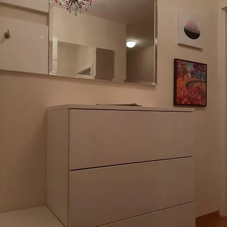 Orange Apartment *